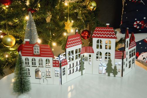 Dekorácia DOMEK biely